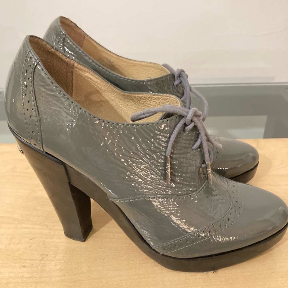 Stylish heel Oxford.